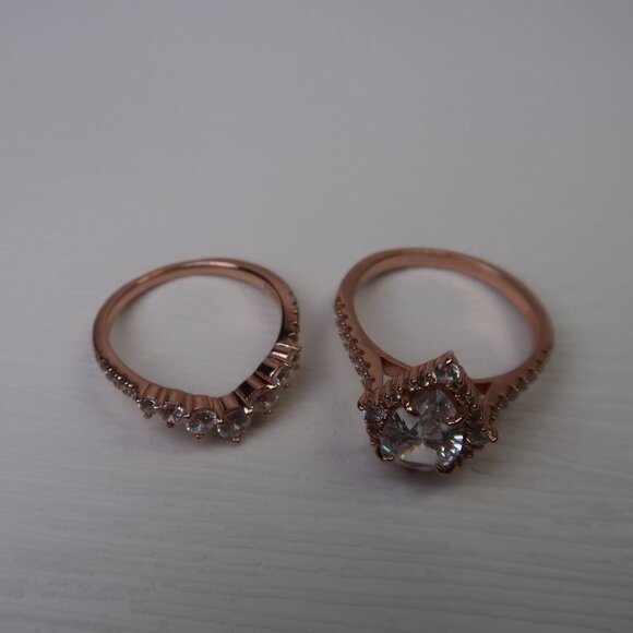 Elegant Rose Gold 2.2 Carat Halo Pear Cut Set - 18K Rose 925 - Picture 6 of 9